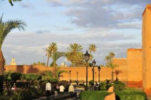 Stadtmauer Marrakesch : Blick auf einen Teil der Stadtmauer in Marrakesch, aufgenommen am 02.11.2008