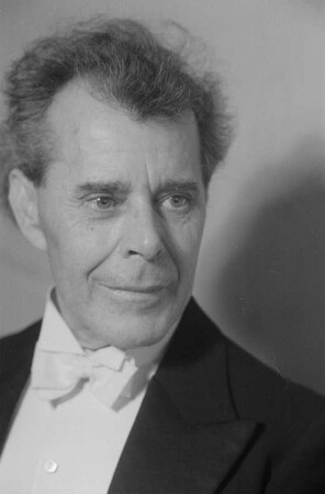 Porträtaufnahmen des Dirigenten Professor Otto Laugs