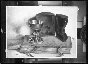 Stillleben mit Buch und Kelch
