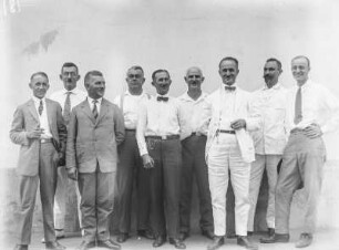 Gruppenportrait : Gruppenportrait mehrerer Männer