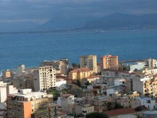 Palermo und Bucht, Häuser am Hafen