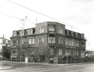 Dresden-Blasewitz, Tolkewitzer Straße 22. Wohnhaus (1886/1900). Eckansicht mit Fassade Oehmestraße