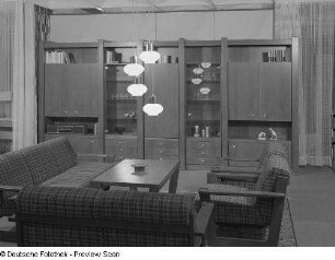 Sitzgruppe : Wohnzimmermöbel (1974; VEB Möbelkombinat Zeulenroda-Triebes (ZEUTRIE)). Anbauwand und Sitzgruppe
