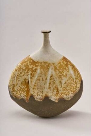 Scheibenförmige Vase mit brauner Glasur