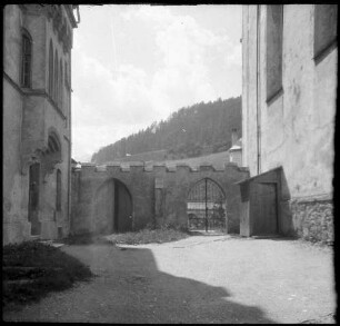 Steinach: Tore in Gasse