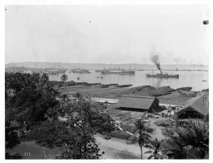 Colombo (Sri Lanka). Blick über den Hafen mit Hochseepassagierdampfer "Cleveland"
