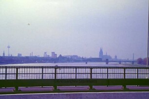 Köln: Rodenkirchen: Blick auf den Kölner Dom