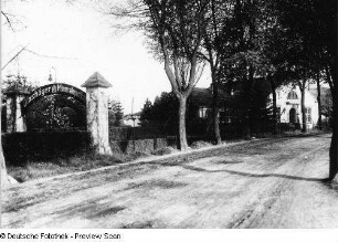 Betriebsgelände der Glashäger Mineralquellen, Straßenansicht
