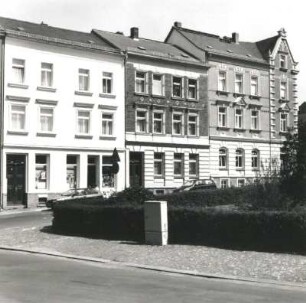 Colditz, Schulstraße 17/19. Wohnhäuser mit Laden (19. Jh. (Nr. 17), um 1900 (Nr. 19)). Straßenansicht
