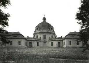 Dux (heute Duchcov / Tschechien). Kranken- und Invalidenhaus. Ansicht mit Kirche des Schlosses Waldstein