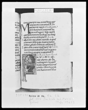 Graduale, Sakramentar und Sequentiar — Initiale F (amulis), darin Mariengeburt, Folio 155recto