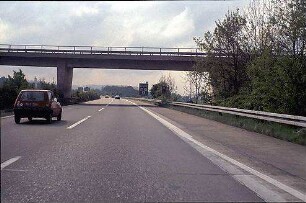 Hauptfahrbahn West (Karlsruhe Richtung Basel): Brücke Süd (Hauptfahrbahn Süd der A98) von Norden