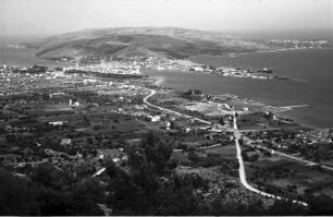 Trogir: Blick von der Passstraße auf Meerenge und Trogir