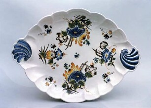 Ovale Platte mit Blumendekor