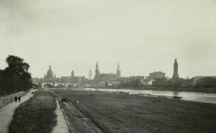 Dresden, Blick vom Neustädter Elbufer oberhalb der Marienbrücke nach Südosten auf die Altstadt