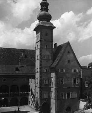 Klagenfurt, Alter Platz. Landhaus (vor 1574, Erweiterung 1574-1590; H. Freymann, G. A. de Verda, C. Windisch). Nordwestecke von Südosten