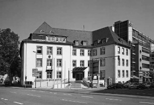 Kreishaus (Landratsamt des Kreises Limburg-Weilburg); Limburg, Schiede 43