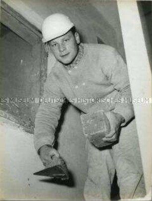 Der Boxer Manfred Markgraf arbeitet als Maurer