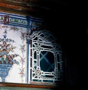 Ambelákia, Archontikon Svarts, Inneres, zweites Obergeschoss. Paneelfresko und Wiener Buntglasfenster