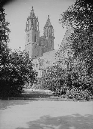 Magdeburg, Dom : Magdeburg. Dom zu Magdeburg St. Mauritius und Katharina (1363 geweiht). Ansicht von Südosten