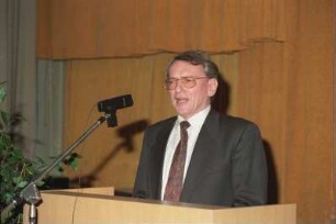 Verabschiedung Prof. Dr. Günther Gattermann : Dresden. Verabschiedung des kommissarischen Generaldirektors der SLUB Dresden, Prof. Dr. Günther Gattermann, und Begrüßung des Generaldirektors, Jürgen Hering, durch Rektor Prof. Dr. Achim Mehlhorn sowie durch die Belegschaft der SLUB am 09. Januar 1997
