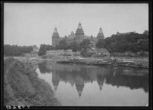 Aschaffenburg, Schloss : Aschaffenburg. Schloss über den Main gesehen
