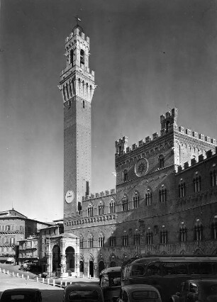Siena, Piazza del Campo. Palazzo Pubblico (1297-1310)