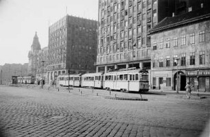 Stadtbild mit Straßenbahnen