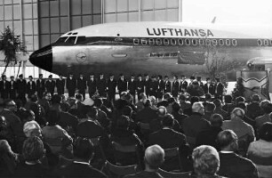 Echterdingen: Festversammlung und Flugzeug im Hangar