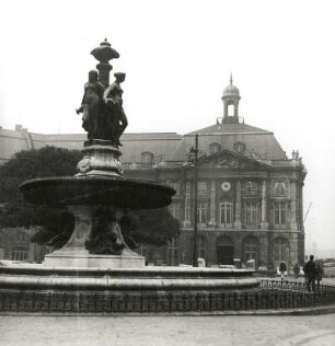 Bordeaux. Place de la Bourse mit Brunnen