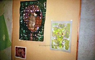 Kulturzentrum Wassermühle: Atelierhaus: Atelier von Stipendiat Dirk Meinzer mit verschiedenen Malarbeiten an einer Wand