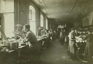 Porzellanmanufaktur Meißen : Porzellanmanufaktur Meißen. Schleiferei