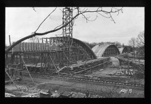 Donaubrücke Leipheim: Lehrgerüste im Bau