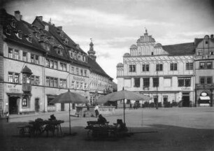 Weimar. Markt mit Stadthaus : Weimar. Markt mit Stadthaus (15. Jahrhundert) und Neptunbrunnen. Ansicht von Südwesten
