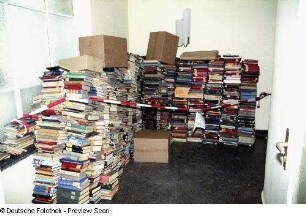 Sächsische Landesbibliothek - Staats- und Universitätsbibliothek Dresden, Zweigbibliothek Medizin. Bücherstapel