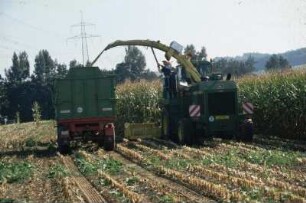 Fotografie: Qualitätsmessung, Nahinfrarotspektrometer, Feldhäcksler selbstfahrend, Maisgebiss, Parallelverfahren