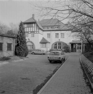 Bahnhof, Empfangsgebäude : Dresden-Reick, Oskar-Röder-Straße 5. Bahnhof, Empfangsgebäude. Straßenansicht