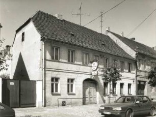 Herzberg (Elster), Neumarkt 2. Wohnhaus mit Gaststätte "Zur Fettpemme"