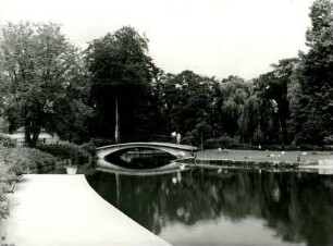 Zoo Hannover, Teichanlage und Fußgängerbrücke, 1966