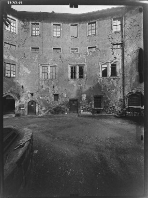Glauchau. Schloß Hinterglauchau (1460-1470; Arnold von Westfalen, Umbau 1525). Schloßhof