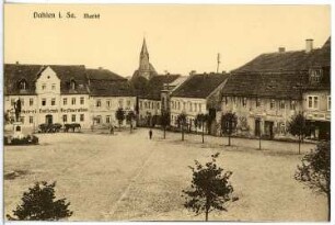 Dahlen. Blick über den Markt mit Siegesdenkmal von 1870/1871 zur Stadtkirche Unserer Lieben Frauen