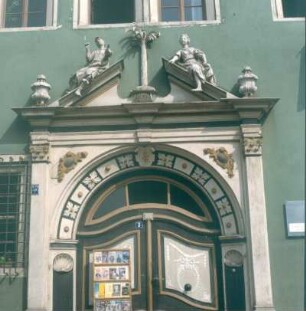 Arnstadt, Markt 3. Haus "Zum Palmenbaum". Portal