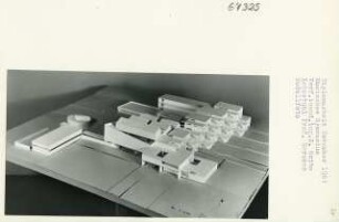 Musisches Gymnasium, Berlin-Dahlem (Diplomarbeit bei Bernhard Hermkes): Modellfoto 1:200