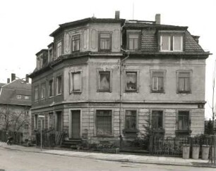 Pirna-Copitz, Niederleite 27. Wohnhaus (um 1885). Eckansicht mit Fassade Schulstraße