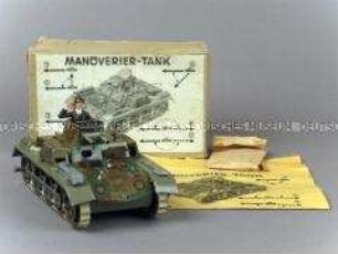Spielzeug-Panzer "Manöverier-Tank", mit mechanischem Antrieb und Steuerung , mit Panzersoldat, in Originalverpackung, mit Beipackzettel