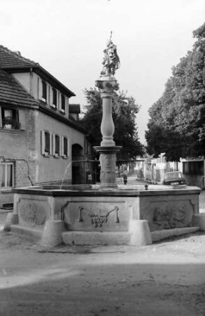 Merdingen: Brunnen, gesamt