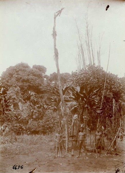 "Drums and signs of high suquegrade. East Malekula."