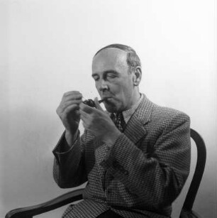 Portrait des Schauspielers und Theaterdirektors Ernst Josef Aufricht (1898-1971)
