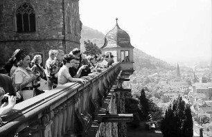 Heidelberg: Schlossterrasse mit Publikum