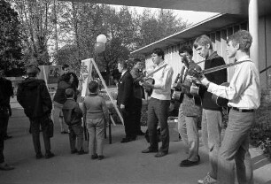 Spendenaktion für die "Aktion Sorgenkind" im Rahmen der Bundesgartenschau 1967.